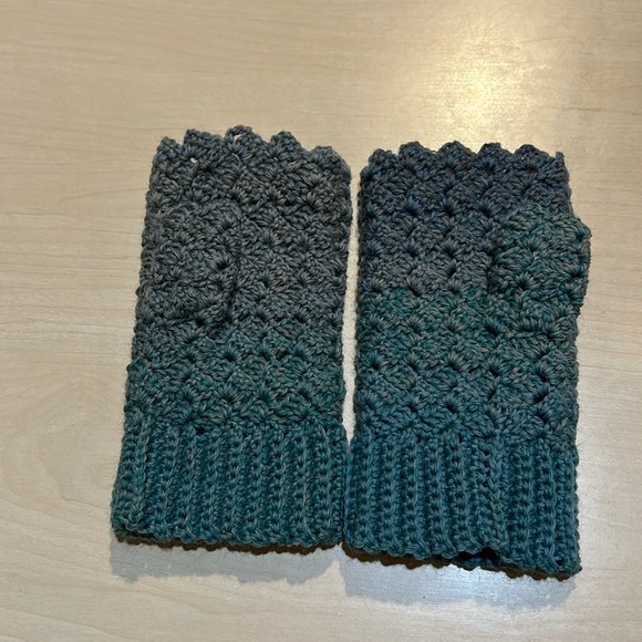 Handmade fingerless mittens - Picture 2 of 5